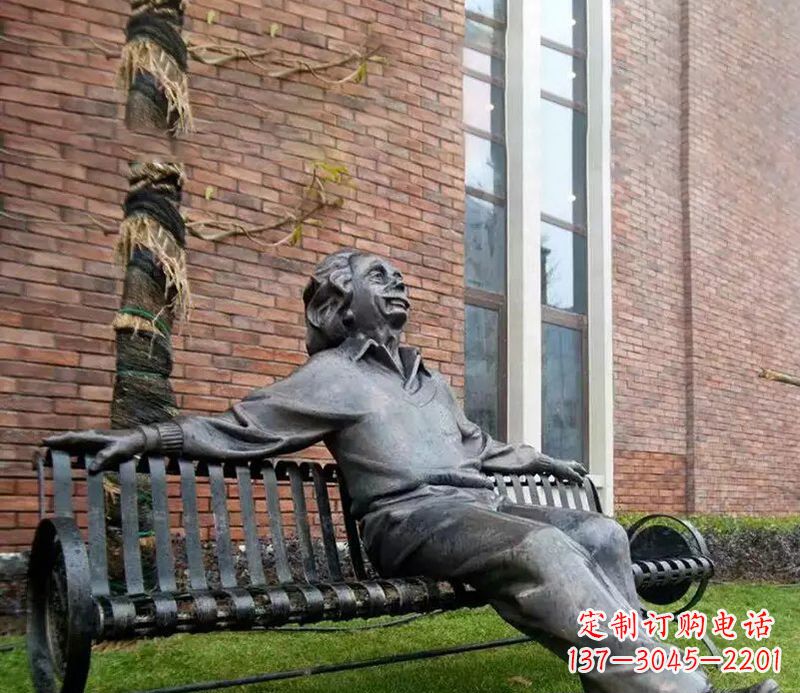 保定爱因斯坦公园铜雕——让伟大思想永存