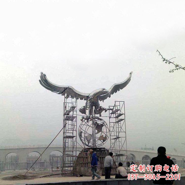保定翱翔于天老鹰不锈钢雕塑