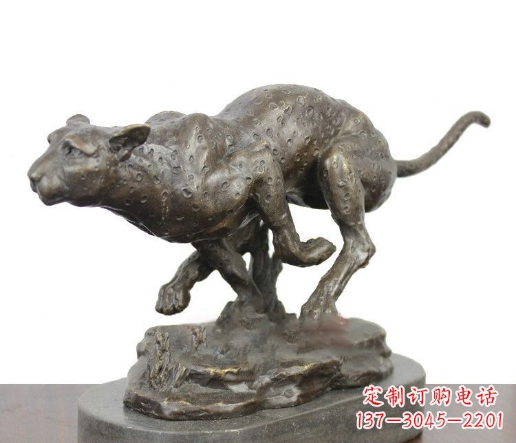 保定豹子动物铜雕