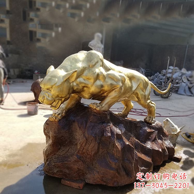 保定铸铜雕刻的豹子公园景区情景动物雕塑