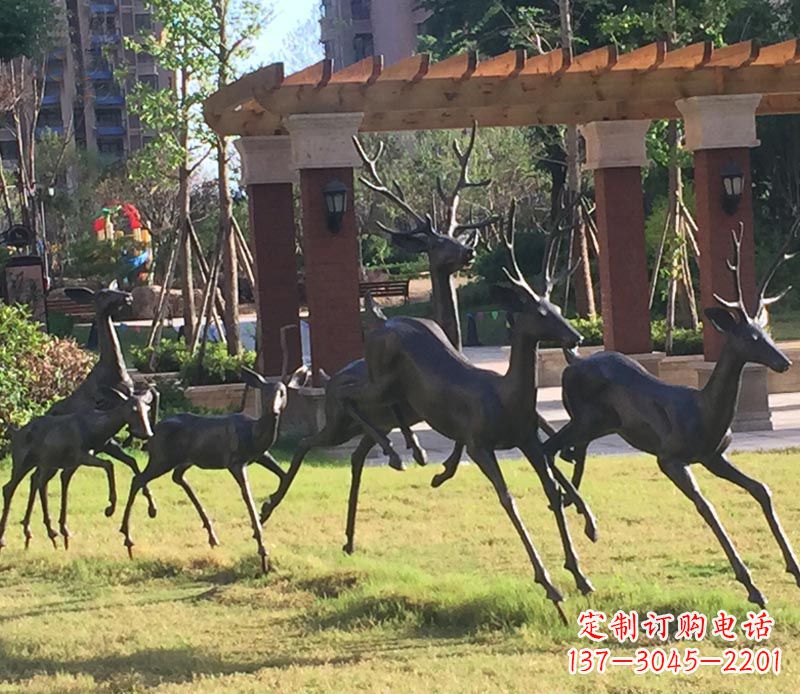 保定奔跑的梅花鹿公园动物铜雕