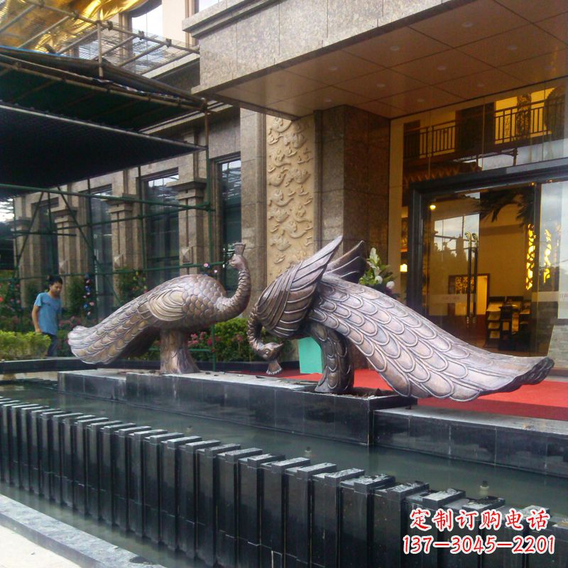 保定精美孔雀铜雕