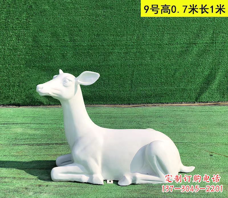 保定玻璃钢白色小鹿动物雕塑