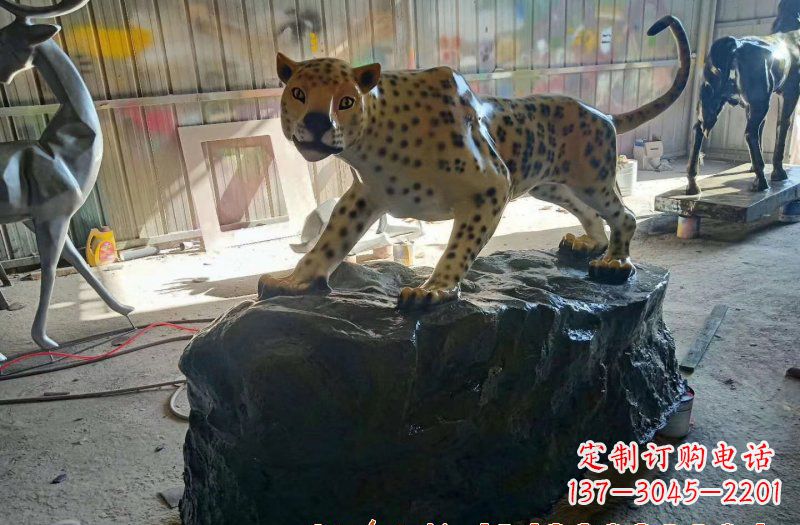 保定新颖豹子雕塑