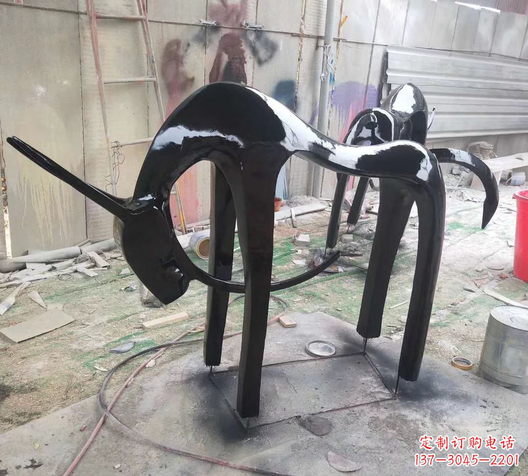 保定玻璃钢制作的鹿雕塑——装点你的庭院