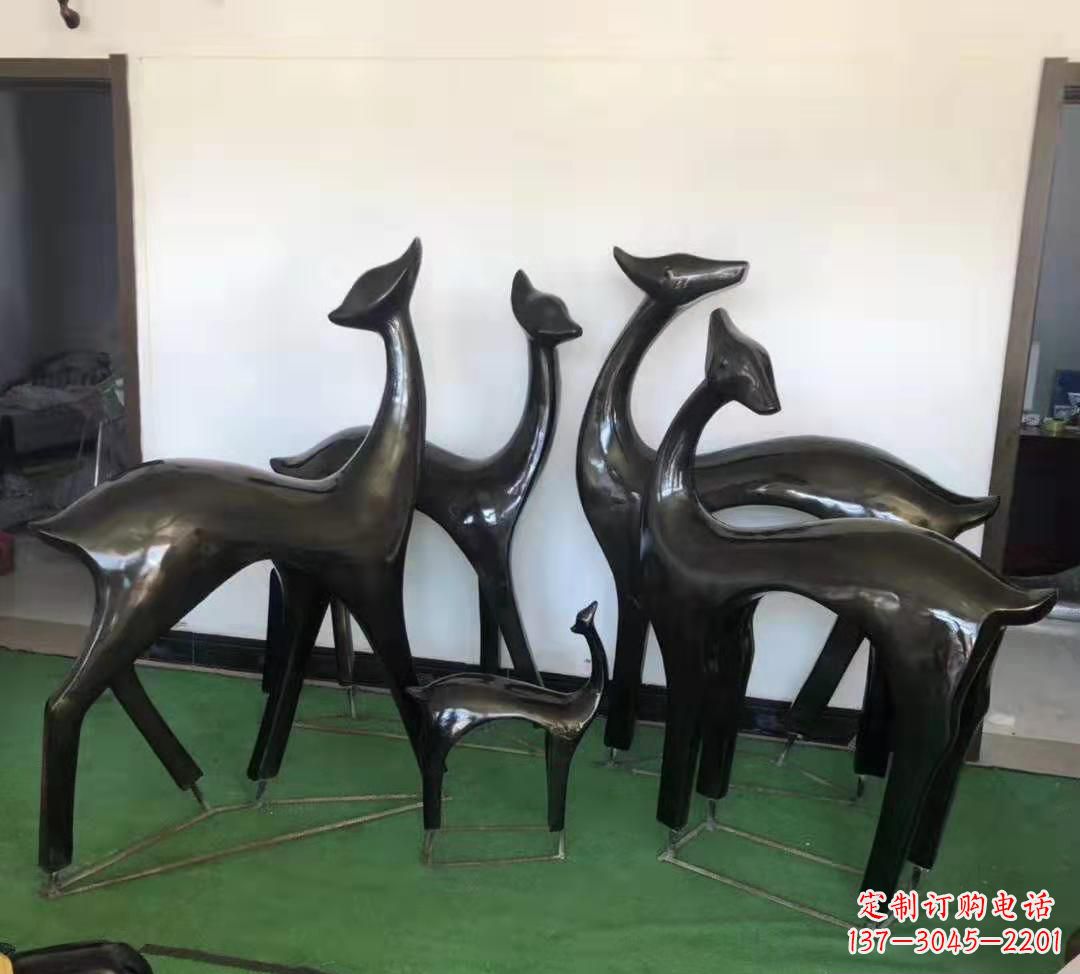 保定玻璃钢仿铜鹿雕塑完美点缀庭院景观