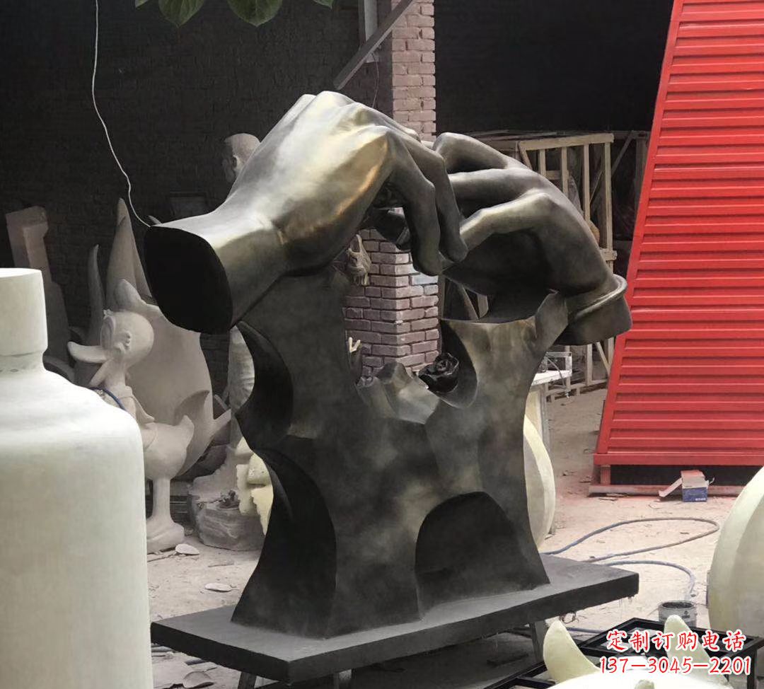 保定玻璃钢仿铜戴戒指雕塑广场景观爱情摆件 (6)