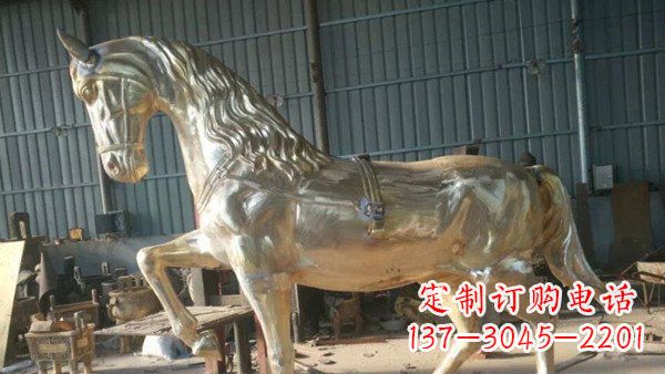 保定玻璃钢仿铜动物雕塑——给马公园带来活力