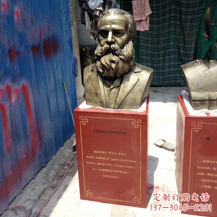 保定玻璃钢仿铜马克思雕塑——缅怀伟大思想家