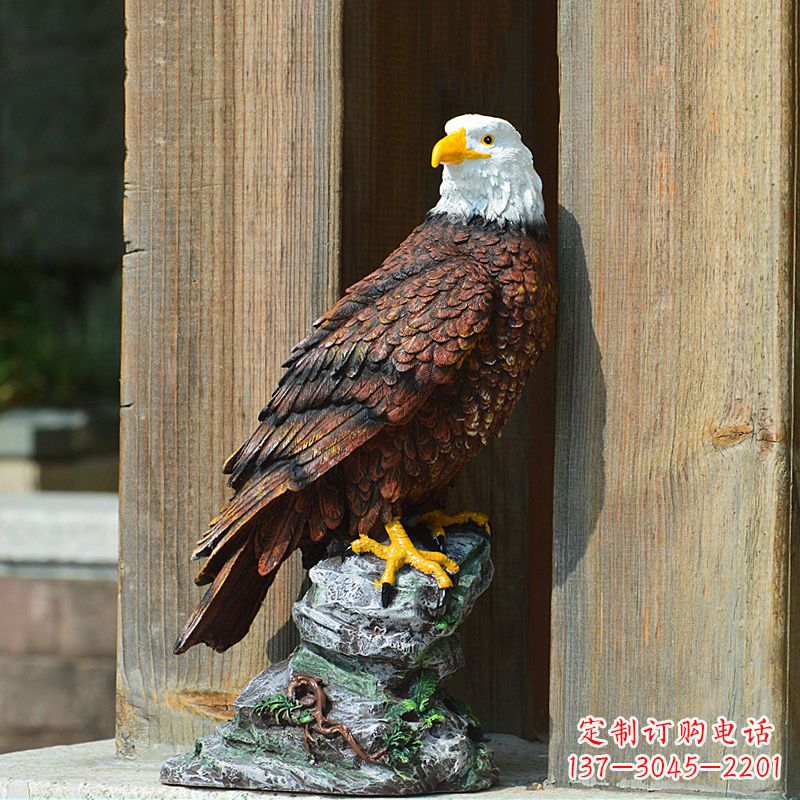 保定玻璃钢老鹰雕塑——传递自然之美