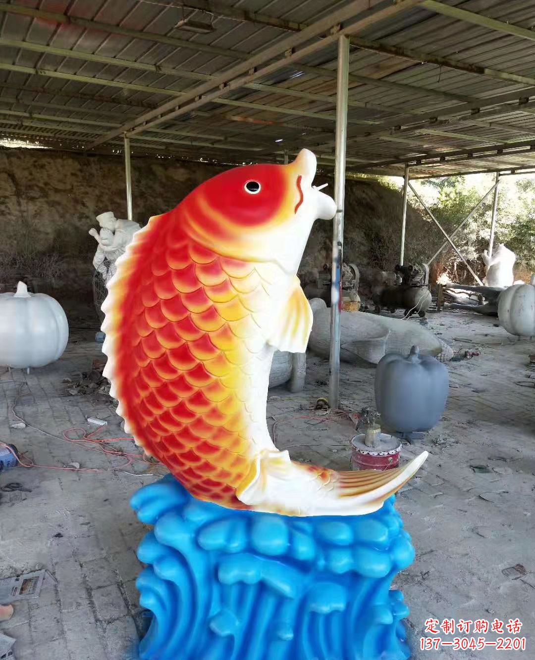 保定玻璃钢仿真鲤鱼喷泉雕塑
