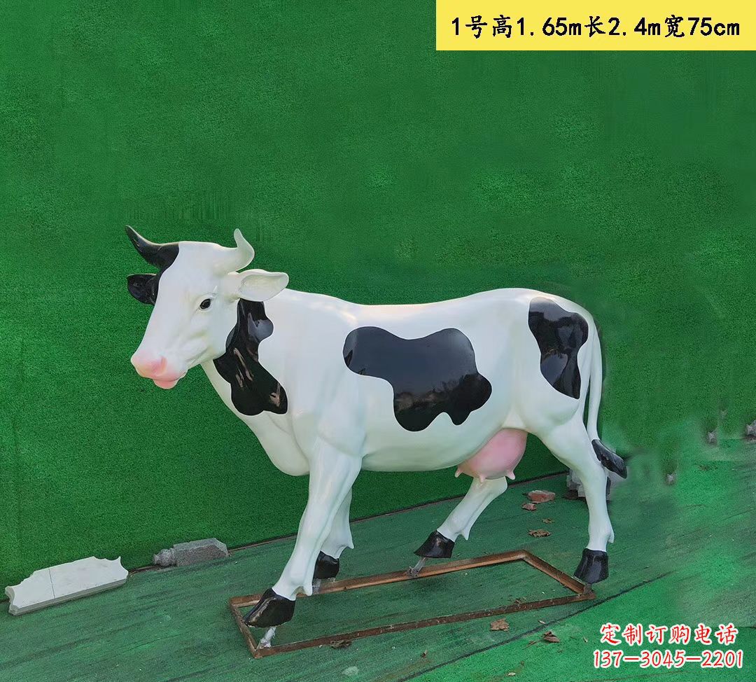 保定玻璃钢仿真奶牛雕塑精致而可爱