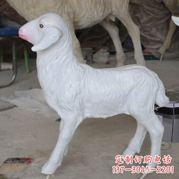 保定玻璃钢雕刻的羊雕塑——艺术的精美表达