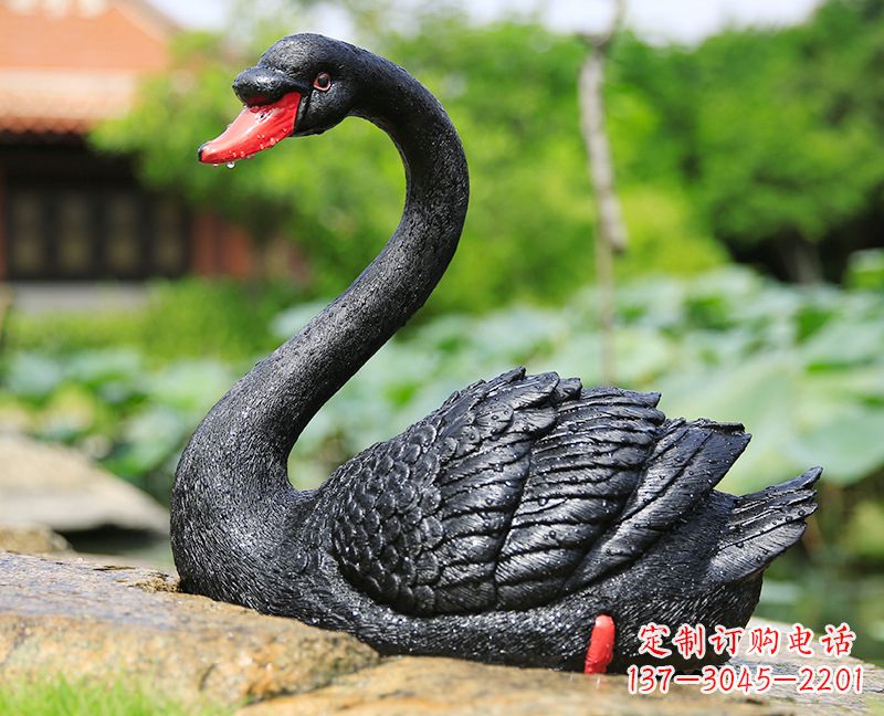 保定玻璃钢雕刻的黑色天鹅——美丽宁静的公园园林摆件