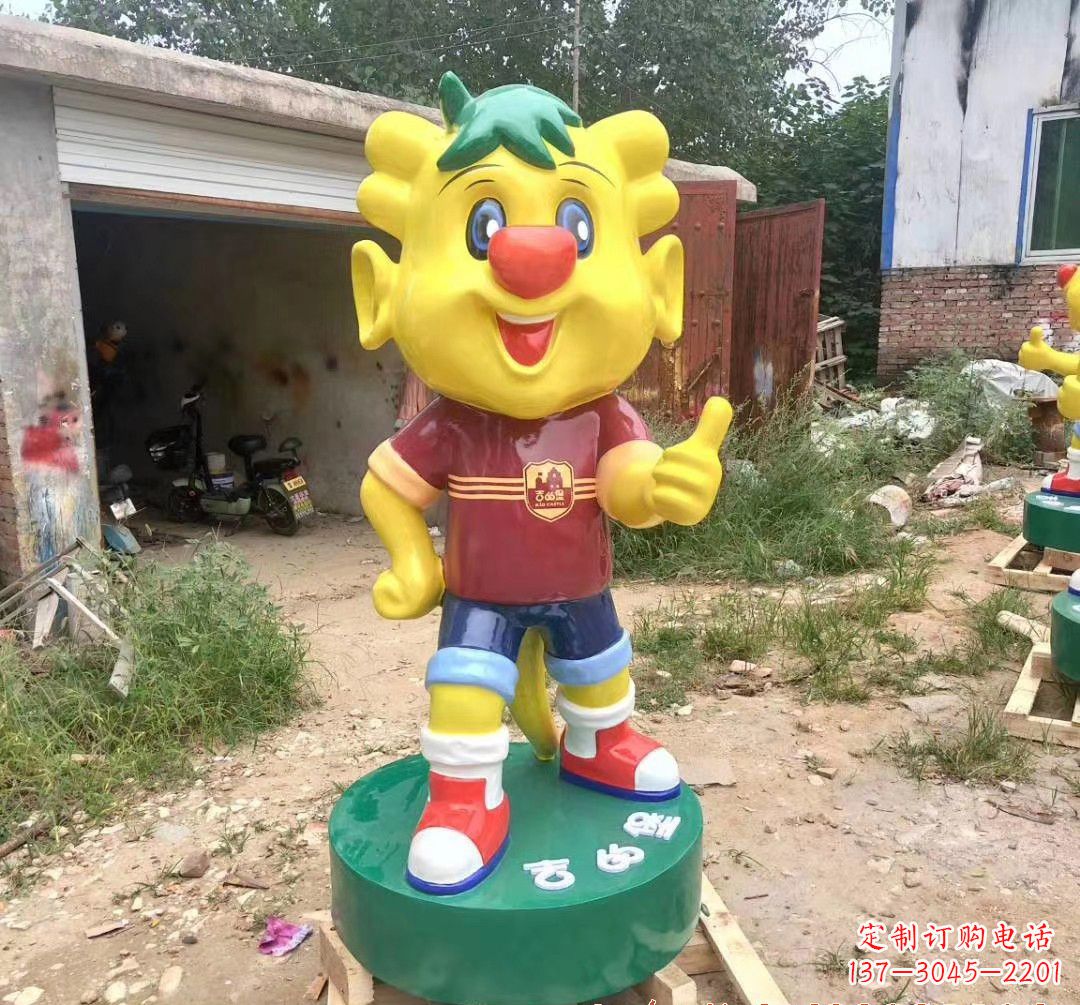 保定玻璃钢卡通小牛雕塑精致而可爱