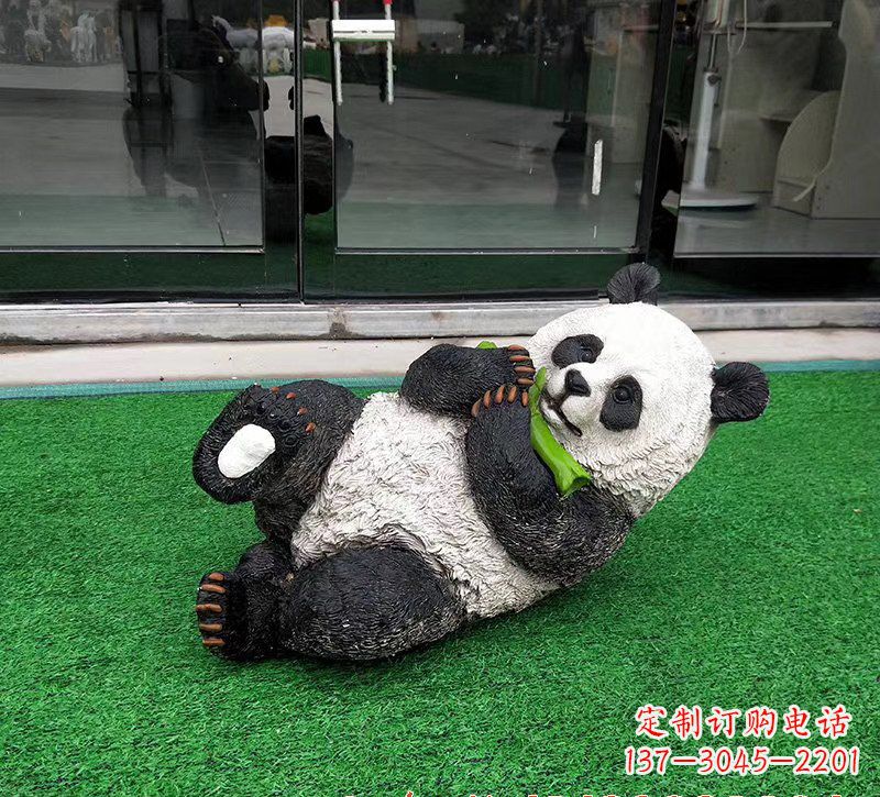 保定玻璃钢熊猫雕塑象征动物保护的艺术品