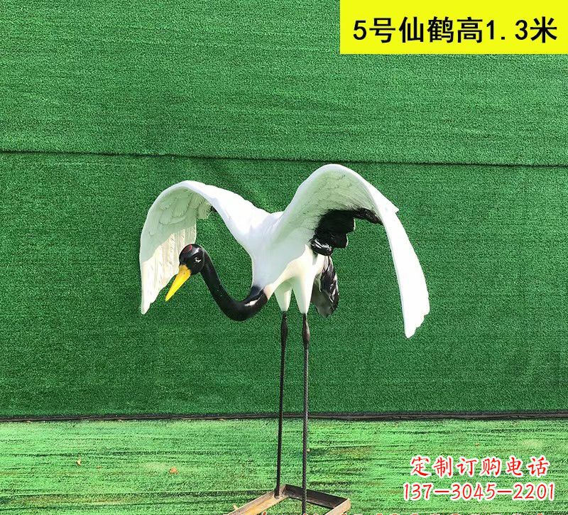 保定玻璃钢展翅仙鹤雕塑