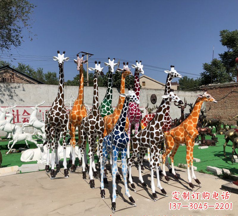 保定长颈鹿雕塑优雅的艺术品