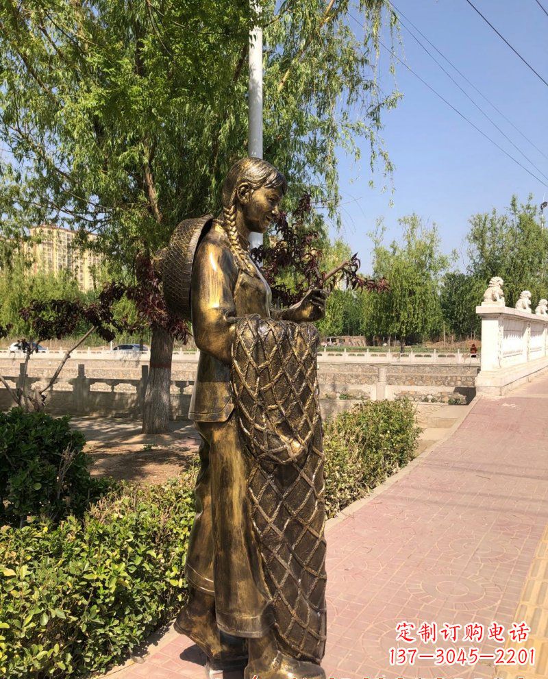 保定农家女人的铜雕之美