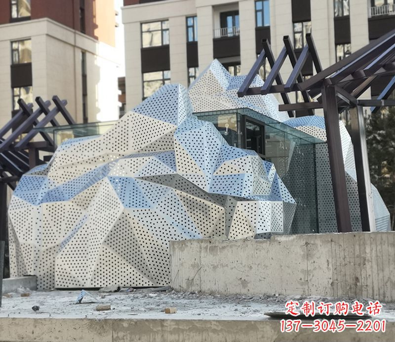 保定不锈钢假山雕塑给空间带来更多活力
