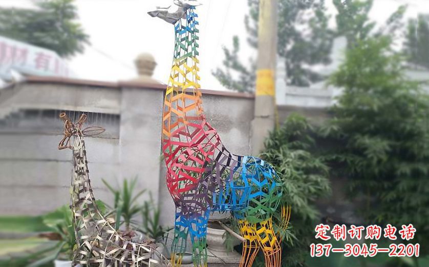 保定不锈钢长颈鹿雕塑把自然美景带入室内
