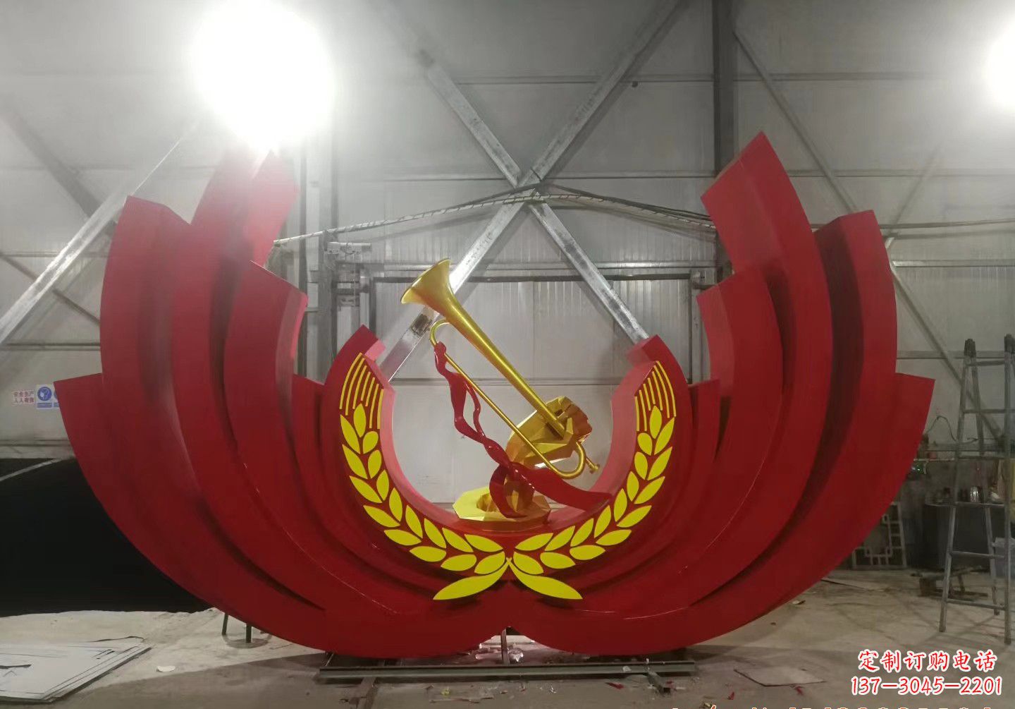 保定不锈钢冲锋号雕塑缅怀英雄，祝福未来