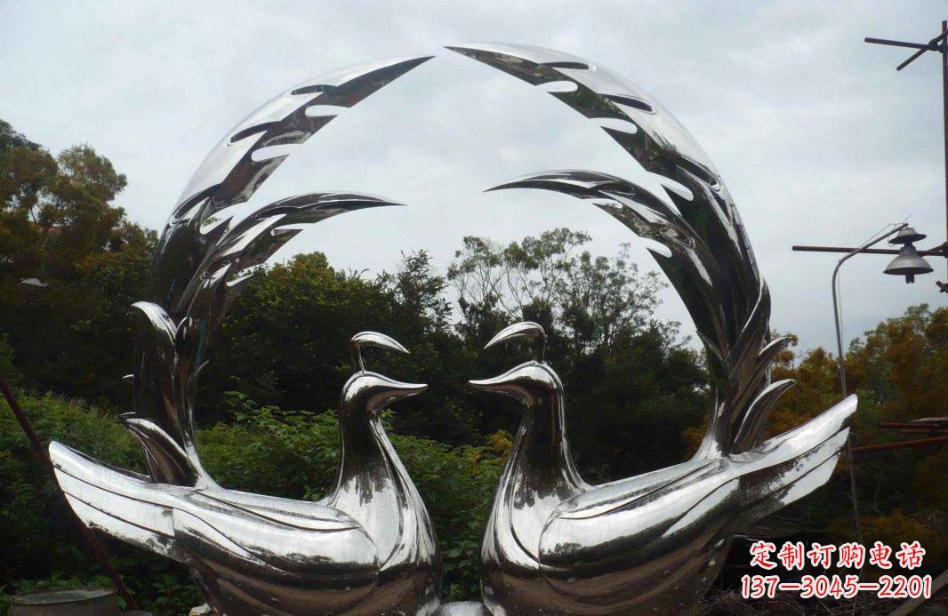 保定不锈钢抽象镜面孔雀雕塑