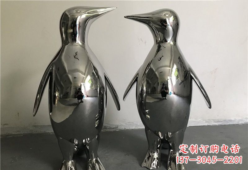 保定企鹅雕塑以不锈钢赋予生命