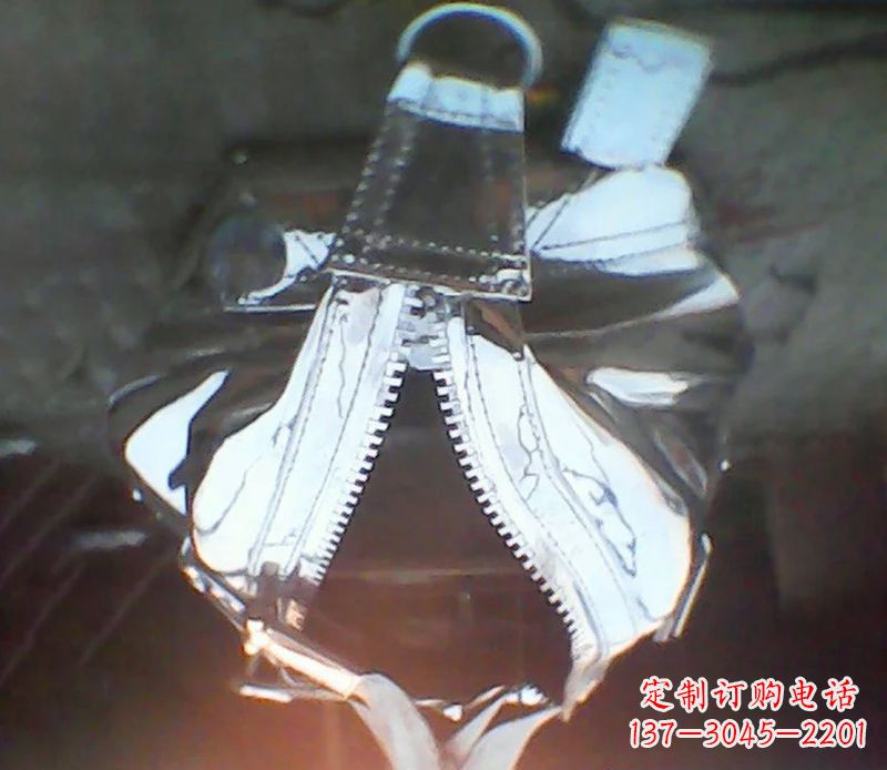 保定精美不锈钢手提包雕塑