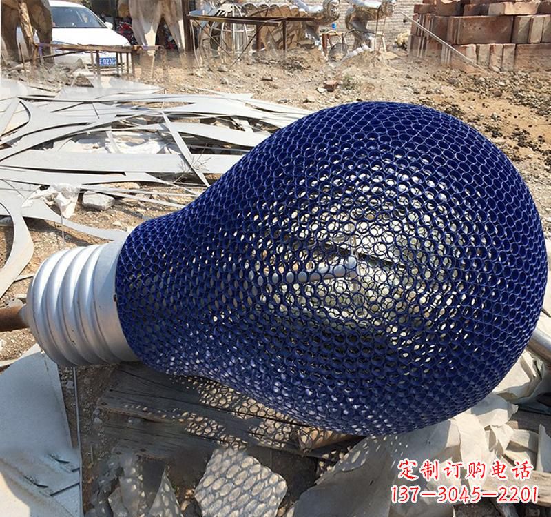 保定不锈钢灯泡雕塑灯光下的美丽之美