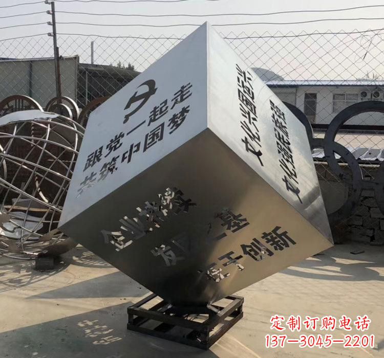 保定不锈钢灯饰魔方雕塑——精妙艺术
