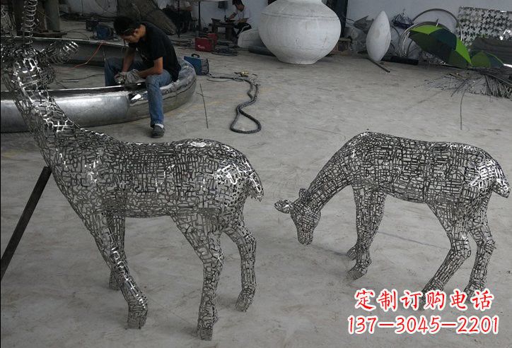 保定不锈钢动物镂空鹿雕塑精美的艺术品
