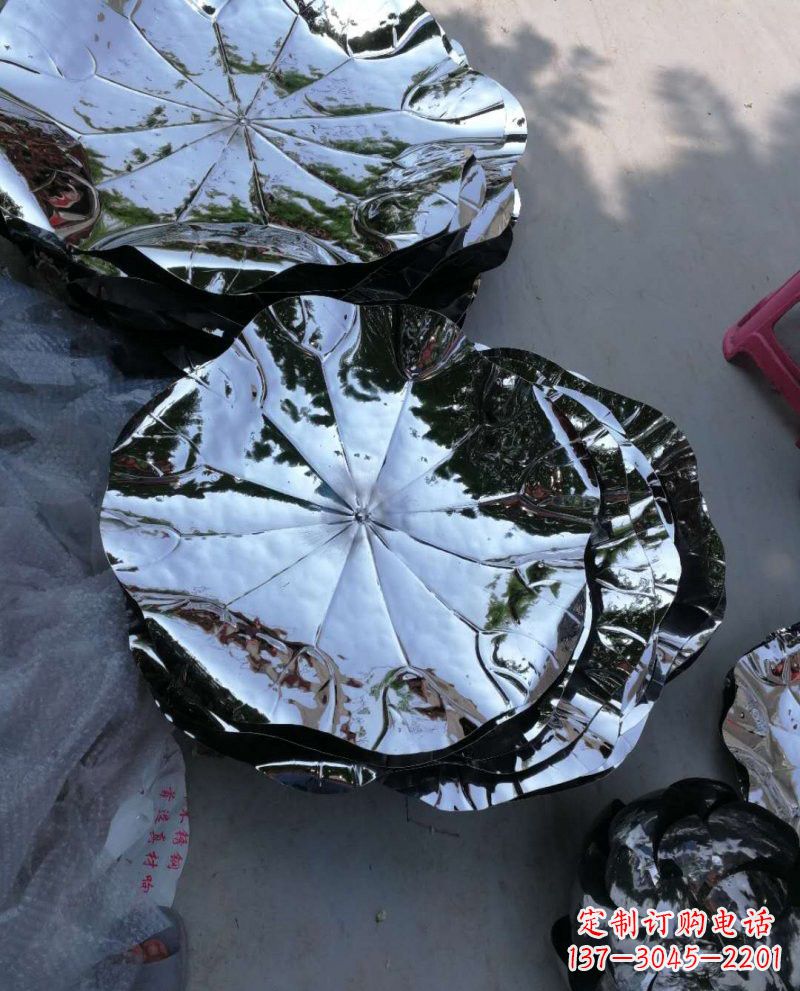 保定不锈钢锻造的莲花雕塑