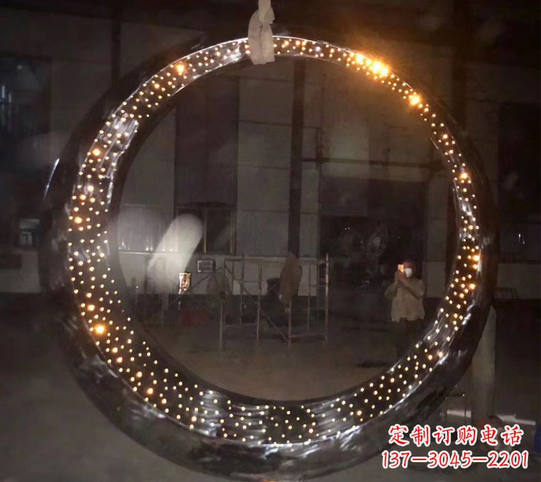 保定不锈钢发光月亮雕塑1