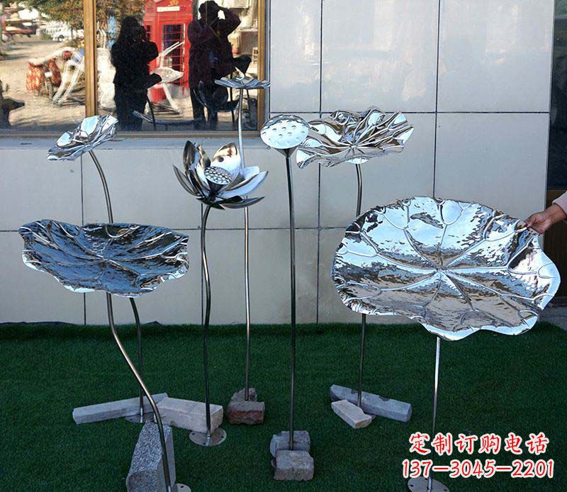 保定不锈钢雕刻荷花美化环境