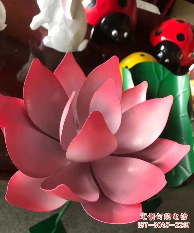 保定不锈钢仿真荷花雕塑