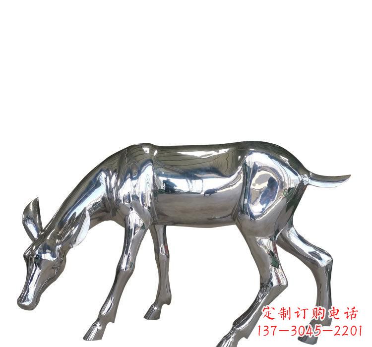 保定不锈钢公园草坪上的鹿雕塑——让美景更加完美
