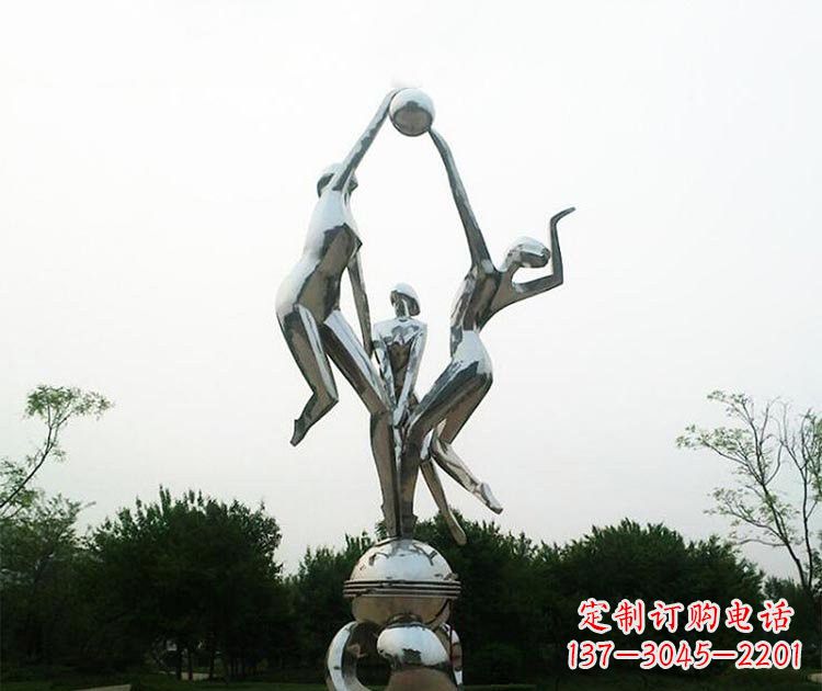 保定不锈钢公园打排球的女孩雕塑
