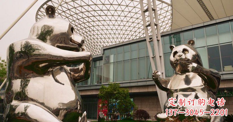保定不锈钢公园动物镜面熊猫雕塑