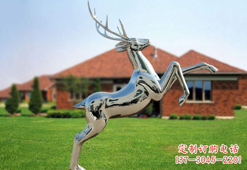 保定梅花鹿雕塑 镜面反射着璀璨美景