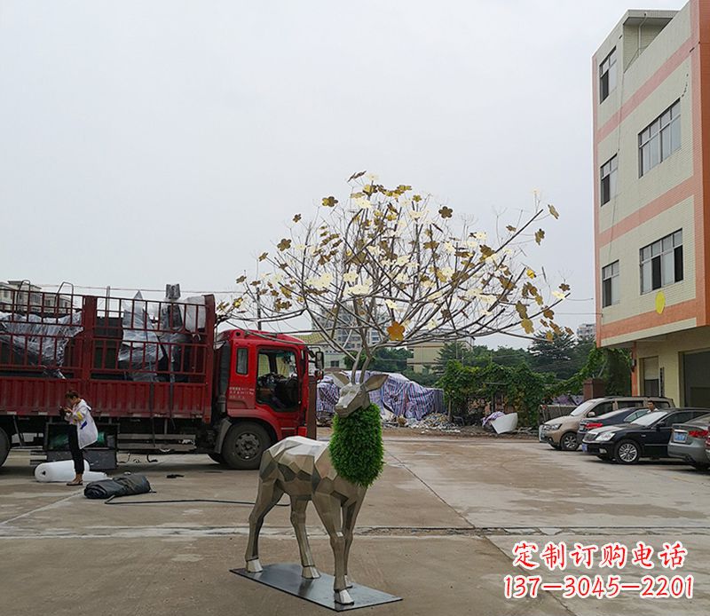保定不锈钢公园的梅花鹿雕塑