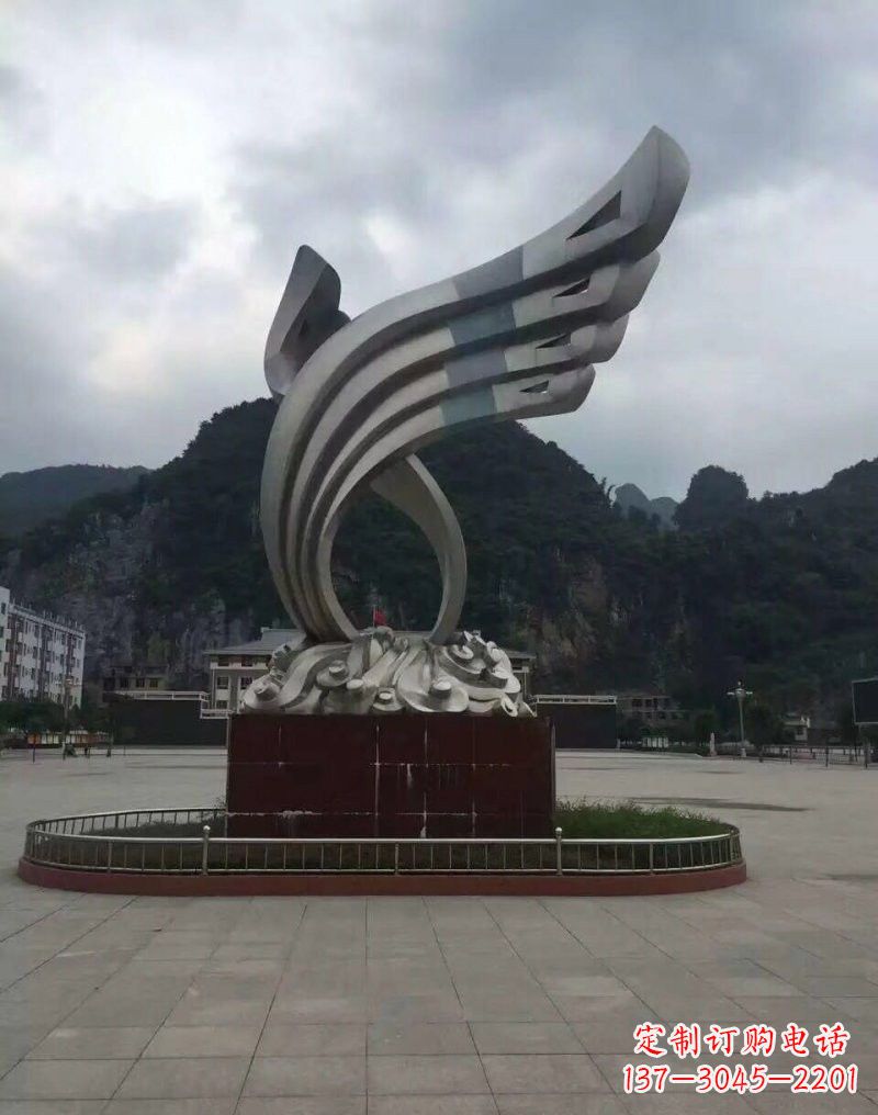 保定翅膀雕塑——环绕不锈钢广场的精美艺术品