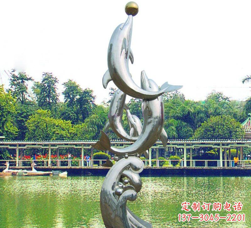 保定海豚的美丽雕塑