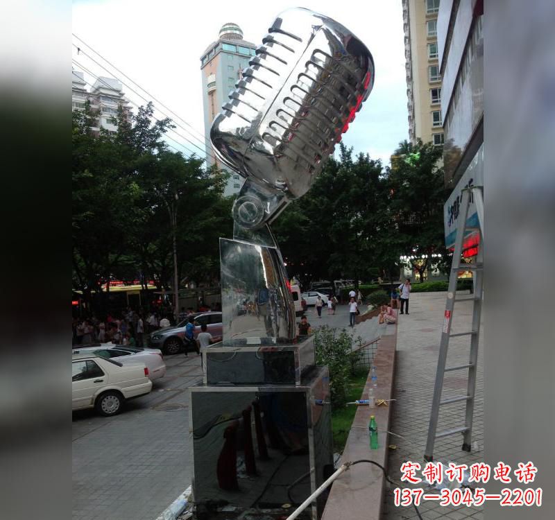 保定不锈钢话筒雕塑高贵而又精致
