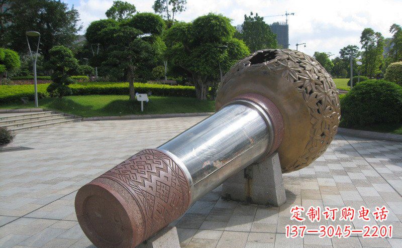 保定“铸就记忆的不锈钢话筒雕塑”