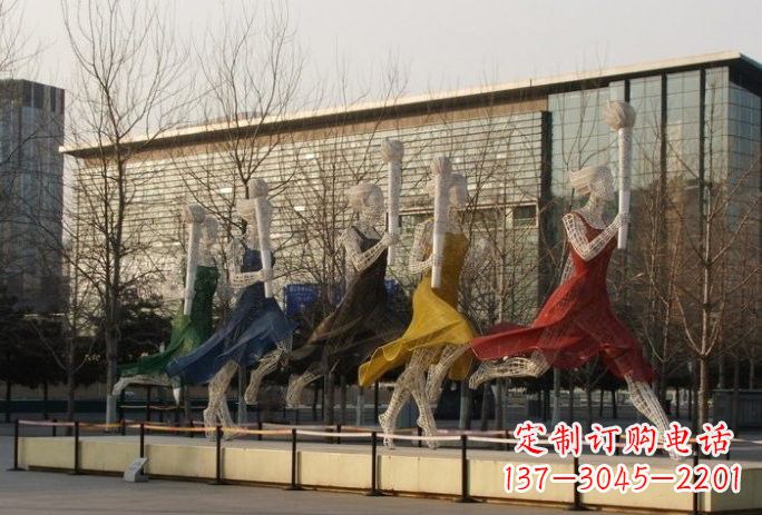 保定不锈钢火炬手雕塑象征着永恒的精神