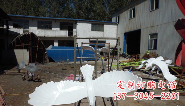 保定不锈钢老鹰雕塑美丽的象征