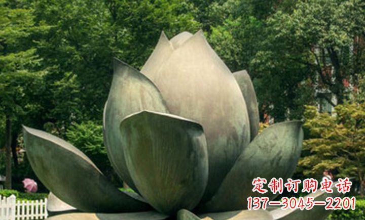 保定不锈钢莲花公园精美的雕塑装点