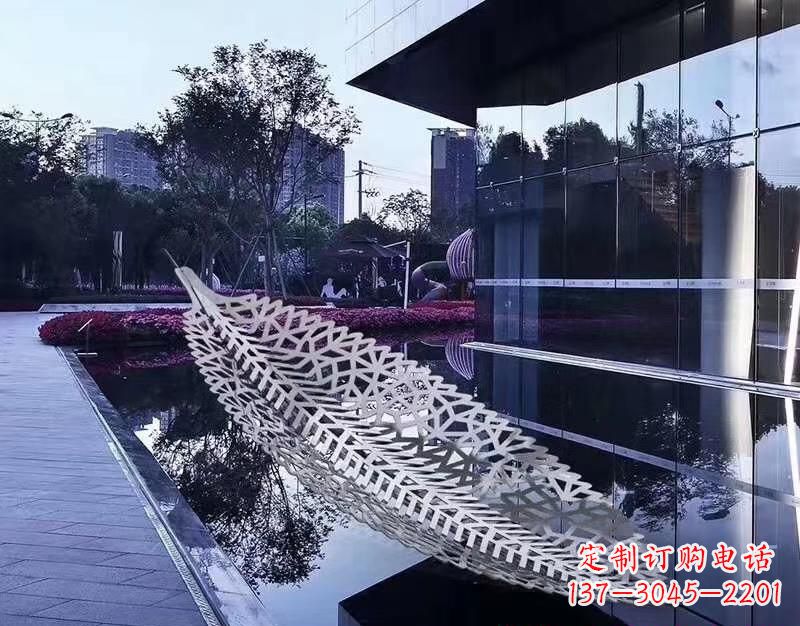 保定不锈钢镂空树叶雕塑——精致美观的艺术精品