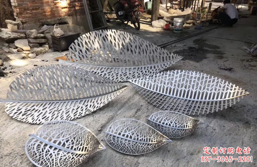 保定不锈钢树叶雕塑美丽的自然之美